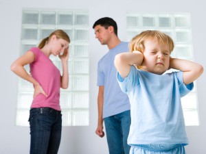 ¿Cómo afectan a los hijos las discusiones de sus padres?