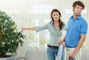 El problema de estar casado y seguir viviendo con los padres