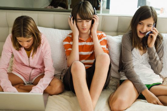 Sus hijos ¿son adictos a la Internet? Sus hijos ¿son adictos a la Internet?