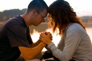 Si oramos, Dios nos escucha y responde con poder (Lección 5 – Nivel 4)