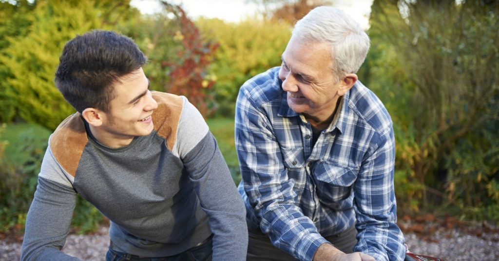 Cuatro recomendaciones para ayudar a su hijo a sobrevivir a la adolescencia Cuatro recomendaciones para ayudar a su hijo a sobrevivir a la adolescencia