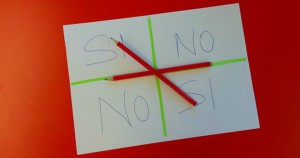 El reto “Charlie Charlie”, la estrategia demoníaca tras el juego