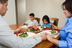 Cuide sus reacciones con la familia