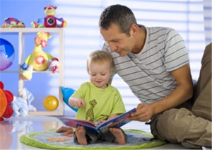 Esposos que colaboran en casa, un paso importante