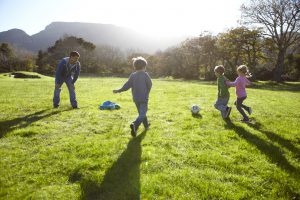Llene los vacíos de sus hijos con amor, principios y valores