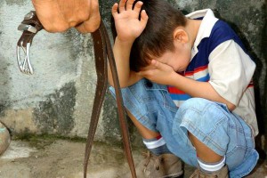 Corrija cualquier factor que genere violencia en la familia