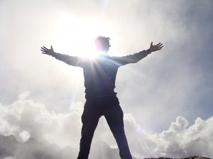 Tres distintivos de los triunfadores